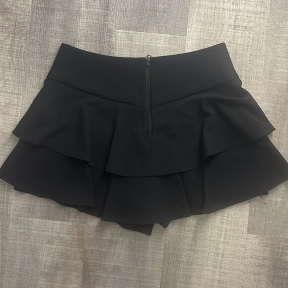 alice and olivia ruffle black skort - Picture 2 of 4